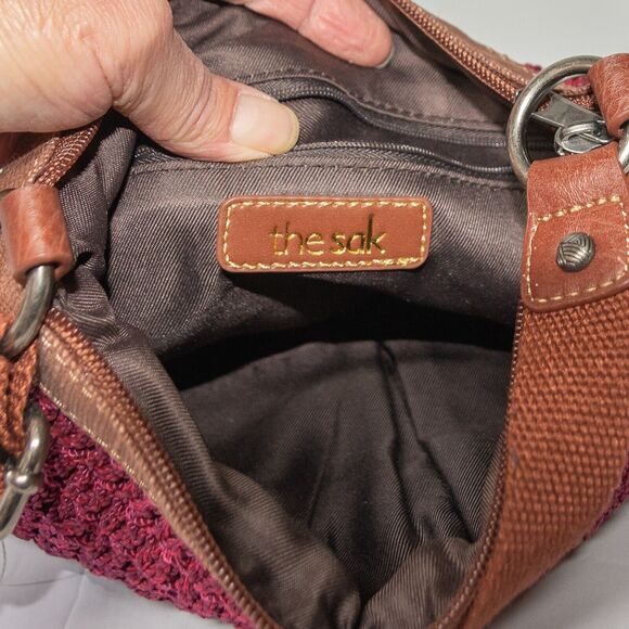 Crochet Purse THE SAK Y2K Maroon Medium Size Lightweight Crossbody with Tan Trim - Picture 4 of 4